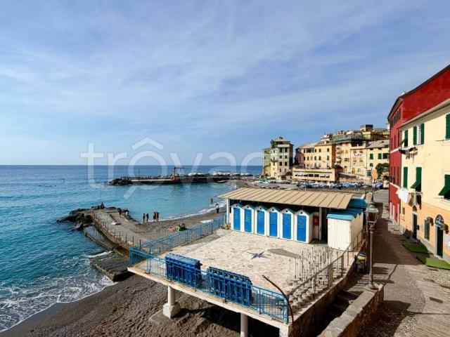 Vendesi quadrilocale a Bogliasco via Cristoforo Colombo