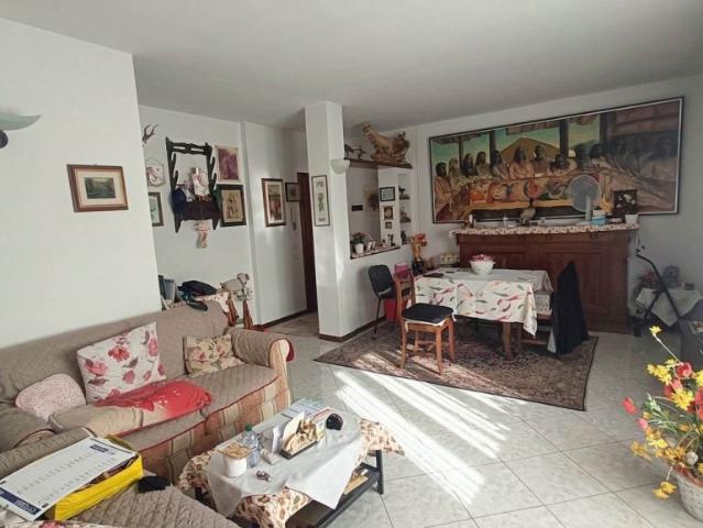 Vendesi quadrilocale a Borgo San Lorenzo via XXV aprile 11111