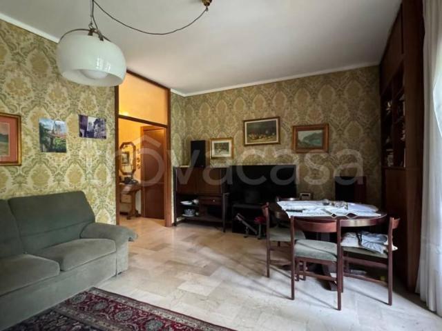 Vendesi quadrilocale a Brescia, Mompiano Costalunga