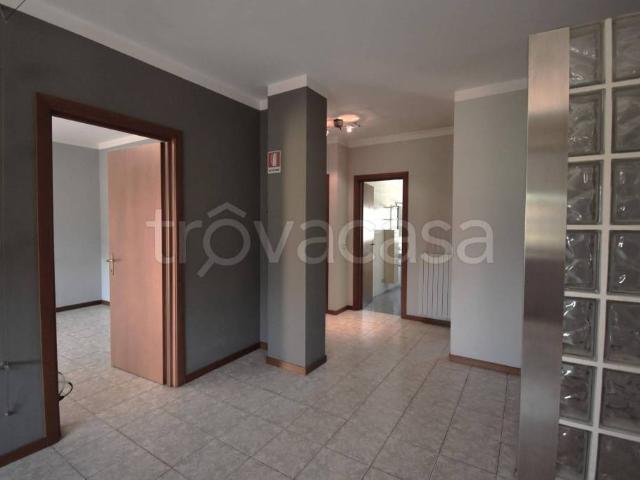 Vendesi quadrilocale a Canale corso Rodilhan, 23