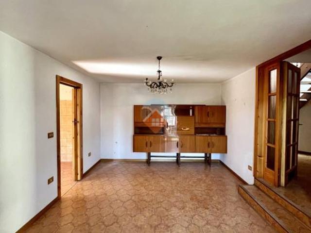 Vendesi quadrilocale a Castellano, Villa Lagarina