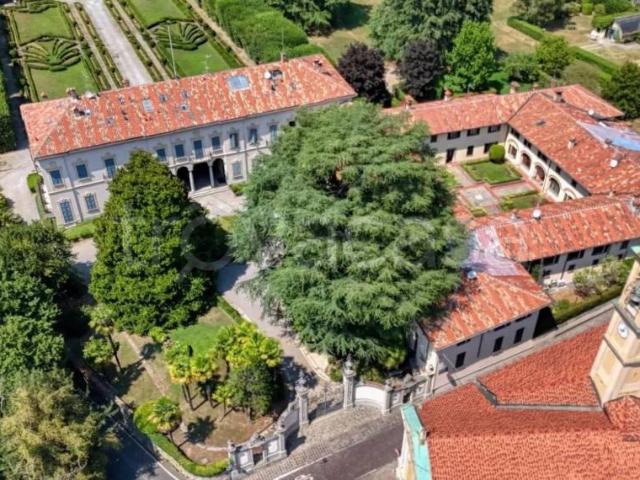 Vendesi quadrilocale a Carate Brianza via Stanga Busca, 2