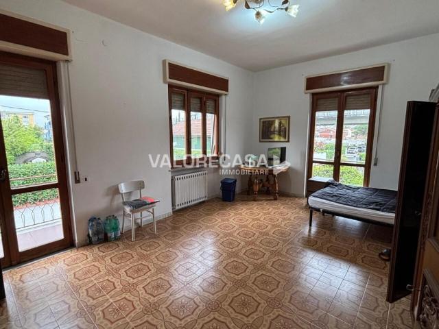 Vendesi quadrilocale a Carrara via della Bassa, 54, Marina Di Carrara