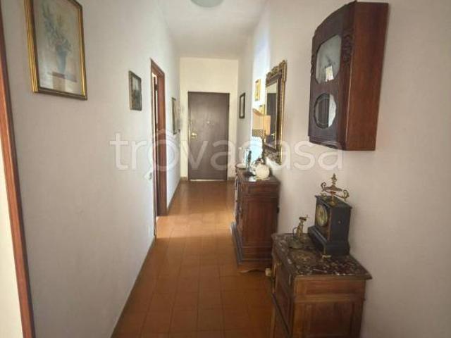 Vendesi quadrilocale a Carrara via Lunense, Marina Di Carrara