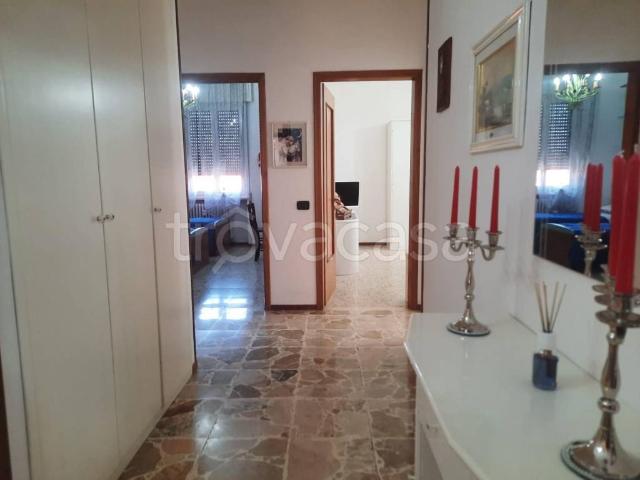 Vendesi quadrilocale a Codevilla via Retorbido