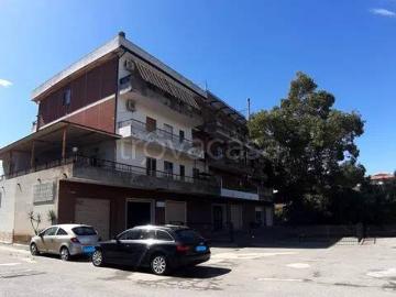 Vendesi quadrilocale a Crotone via Umbriatico, 19