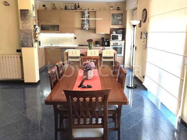 Vendesi quadrilocale a Gorla Minore via Roma, 11