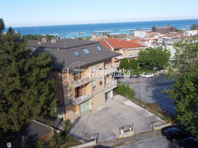 Vendesi quadrilocale a Porto Sant'Elpidio via adige