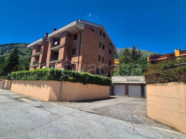 Vendesi quadrilocale a Rocca di Cambio