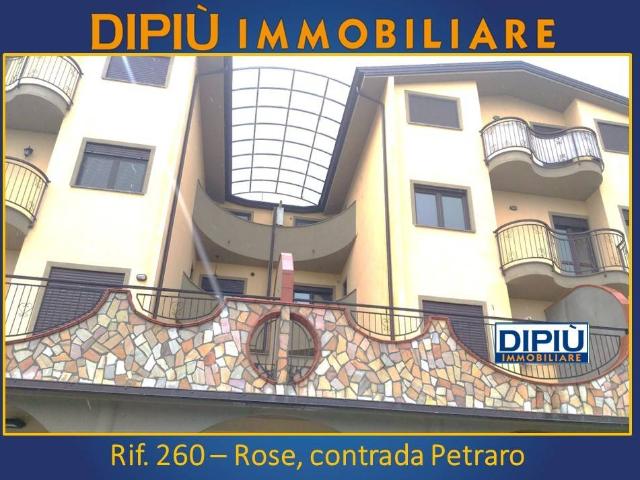 Vendesi quadrilocale a Rose, Petraro