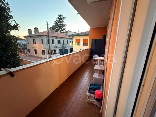 Vendesi quadrilocale a Rovigo via Chiesa