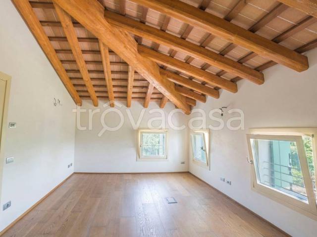 Vendesi quadrilocale a Stra via re di puglie, 2