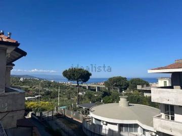 Vendesi quadrilocale a Satriano