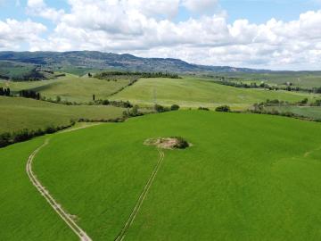 Vendesi rudere in posizione panoramica a Lajatico 300m² Lajatico