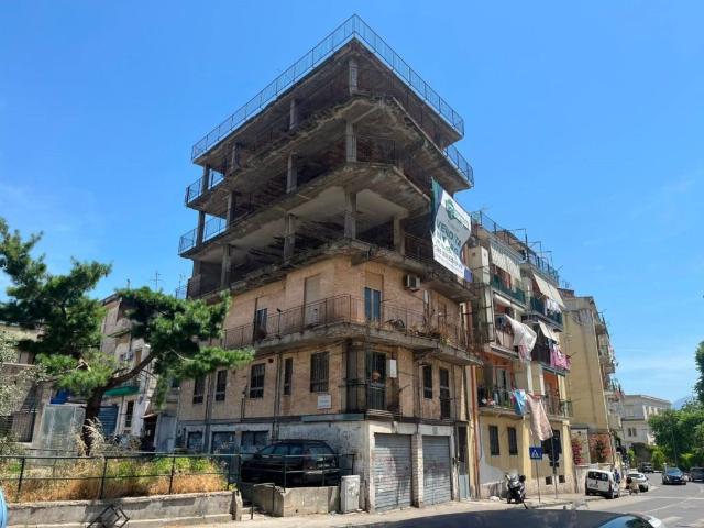 Vendesi stabile a Napoli, Ponti Rossi