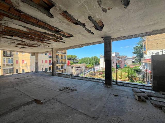 Vendesi stabile a Napoli, Ponti Rossi