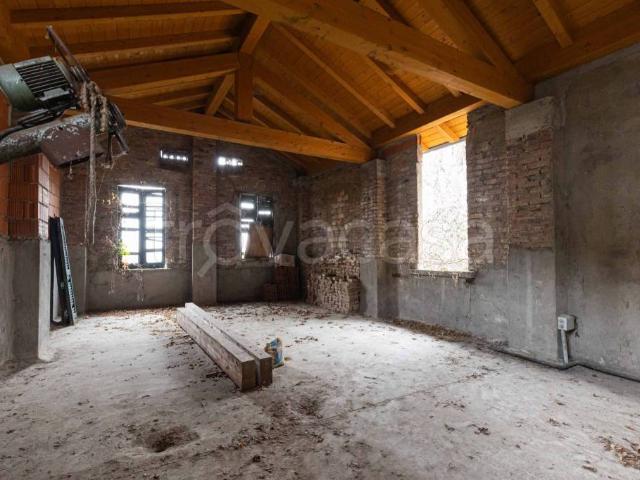 Vendesi stabile/palazzo a Costa Masnaga via Cassina, 9
