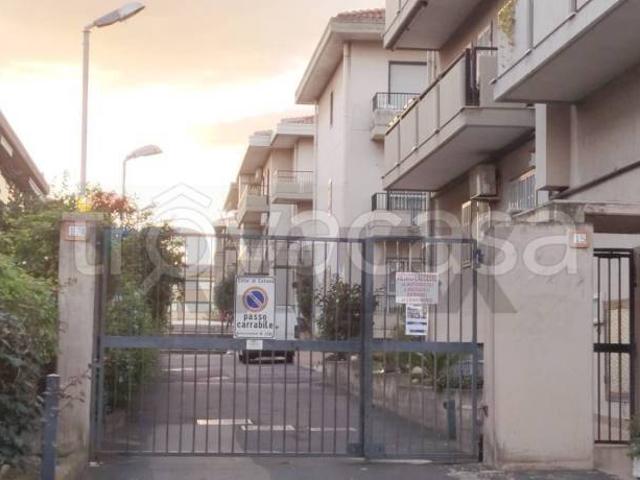 Vendesi stabile/palazzo a Catania via armando diaz, 15, Rapisardi