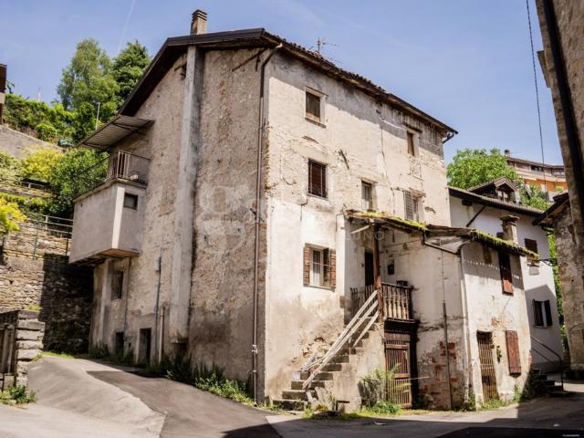 Vendesi stabile/palazzo a Belluno