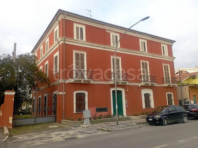 Vendesi stabile/palazzo a Giulianova via Galileo Galilei, 261