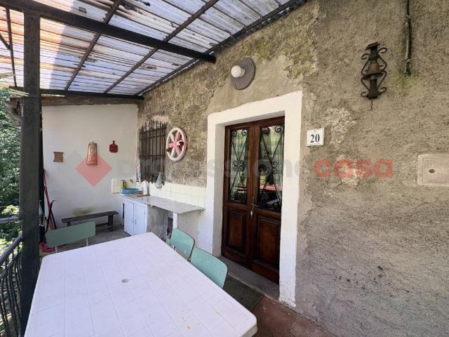Vendesi stabile/palazzo a Fabbriche di Vergemoli