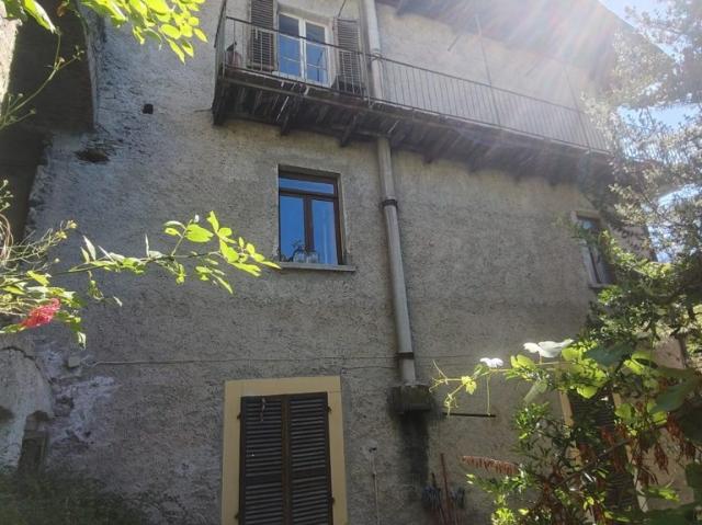 Vendesi stabile/palazzo a Oulx via Montenero 5