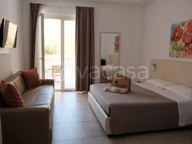 Vendesi stabile/palazzo a Lampedusa e Linosa