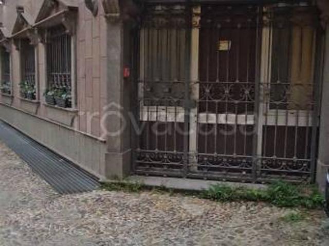 Vendesi stabile/palazzo a Milano via Melzo, 28, Porta Venezia
