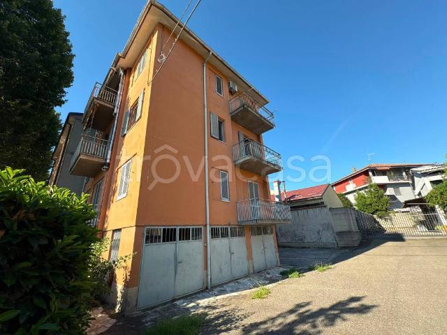 Vendesi stabile/palazzo a Pavia, San Pietro
