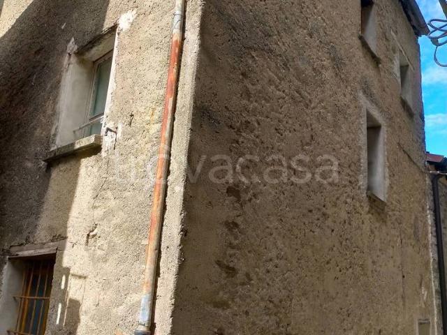 Vendesi stabile/palazzo a Pagnona via Centrale