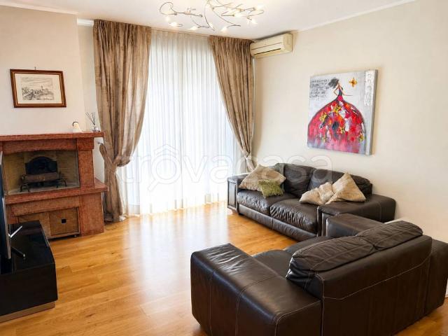 Vendesi stabile/palazzo a Rimini, Ospedale