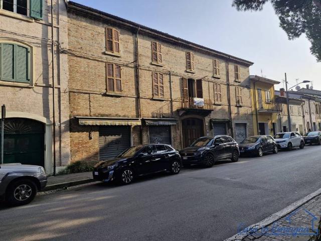 Vendesi stabile/palazzo a Rimini via Covignano, 36, Via Covignano Villaggio Azzurro