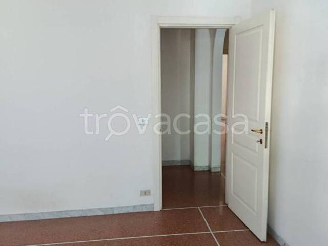 Vendesi stabile/palazzo a Tortona
