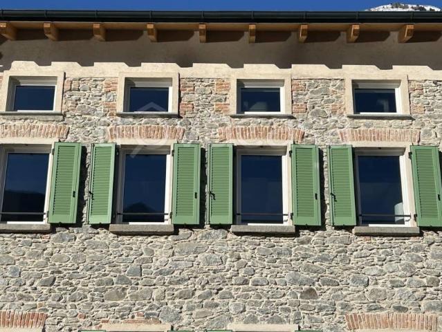 Vendesi trilocale a Mantello via Valeriana
