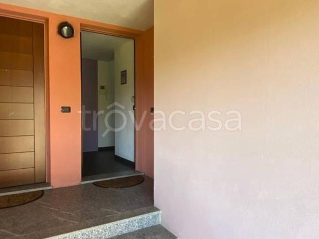 Vendesi trilocale a Massino Visconti via Lago Maggiore
