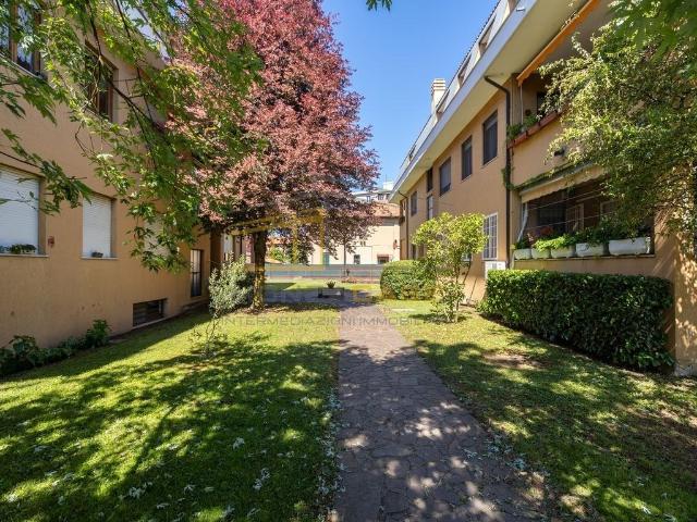 Vendesi trilocale a Monza via Della Blandoria 10, Via Lecco