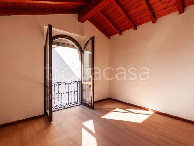 Vendesi trilocale a Casatenovo via Verdi, 15