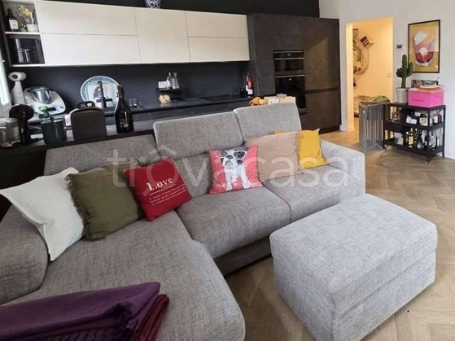 Vendesi trilocale a Casalecchio di Reno via calzavecchio