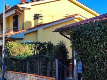 Vendesi trilocale a Cavriglia, Neri