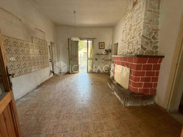Vendesi casa indipendente a Cervia via Adige, 3