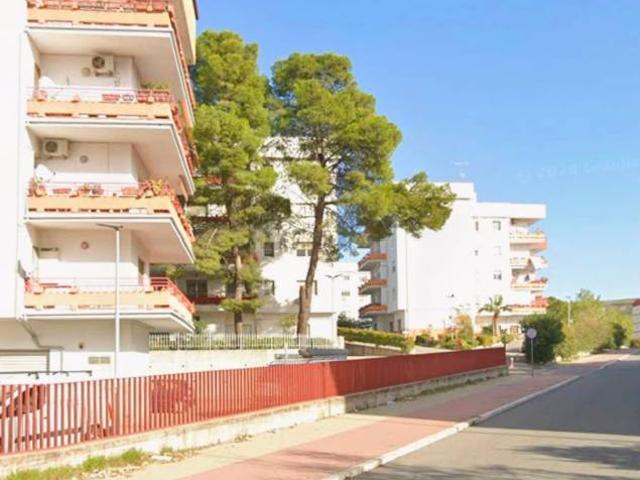 Vendesi trilocale a Crotone via Nosside