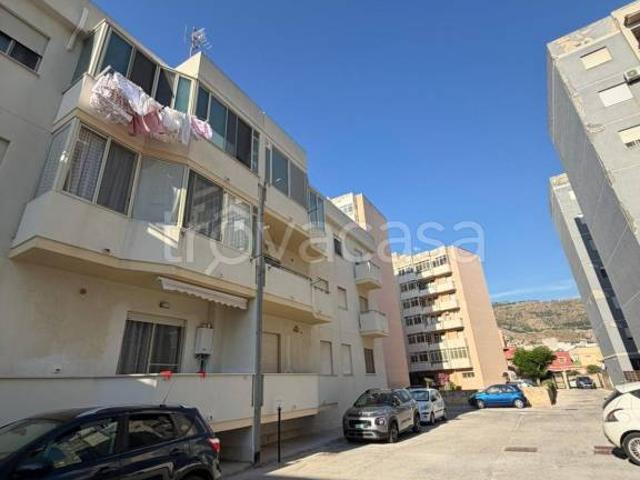 Vendesi trilocale a Erice via dei Pescatori, Casa Santa
