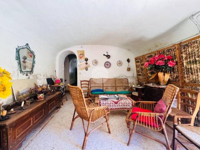 Vendesi trilocale a Pizzoli via Villa Perilli, 25
