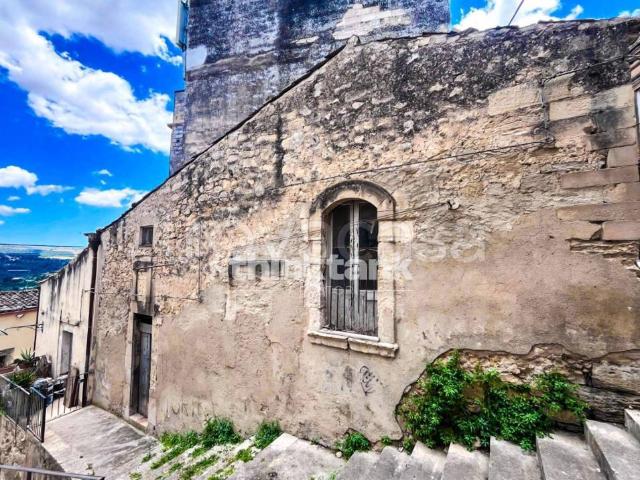 Vendesi trilocale a Ragusa via Pezza, 26, Ibla