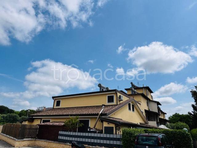 Vendesi trilocale a Roma, Casalotti