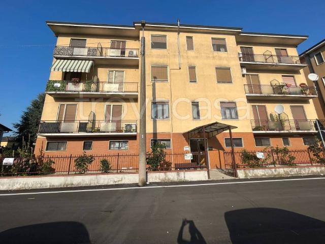 Vendesi trilocale a Salerano sul Lambro via Ada Negri