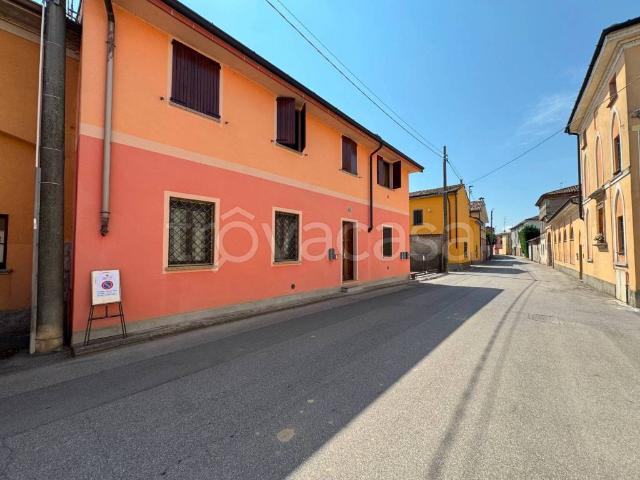 Vendesi trilocale a Sesto ed Uniti via Crotti, 64, Sesto Cremonese