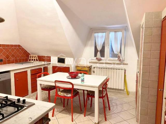 Vendesi trilocale a Tolfa viale d'Italia