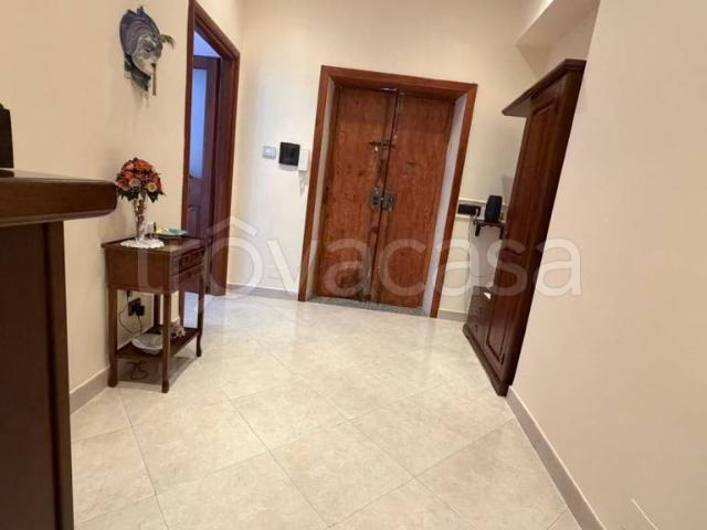 Vendesi trilocale a Torre del Greco via Alcide De Gasperi, 30