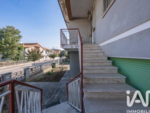 Vendesi trilocale a Tresignana via olao pivari, 12